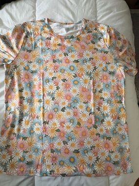 NEW! Womens’ Floral Short-Sleeve Top - Pastel Daisy Print - Sz XL